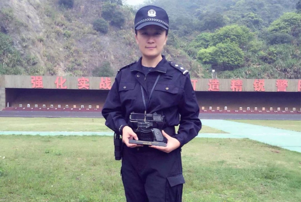 明灿早年警务训练资料照
